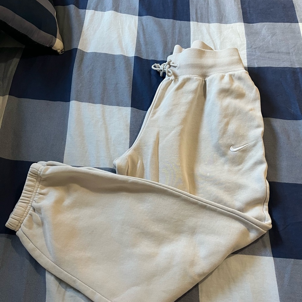 Nike Women's Cream Sweatpants